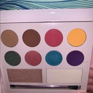 Laura Sanchez Moods eyeshadow/highlighter palette